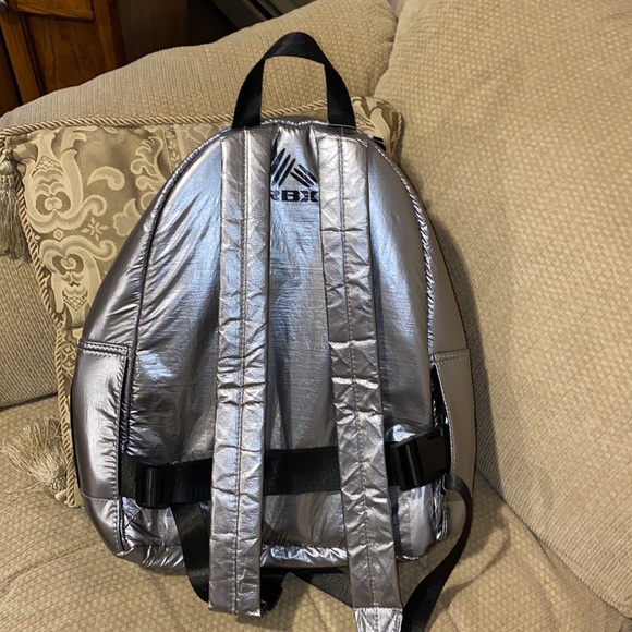 🔘NWT RBX Metallic Silver 2 in 1 Backpack - Picture 9 of 16